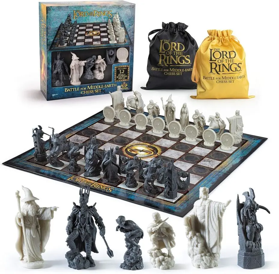 The Noble Collection The Lord of The Rings - Chess Set: Battle for Middle-Earth