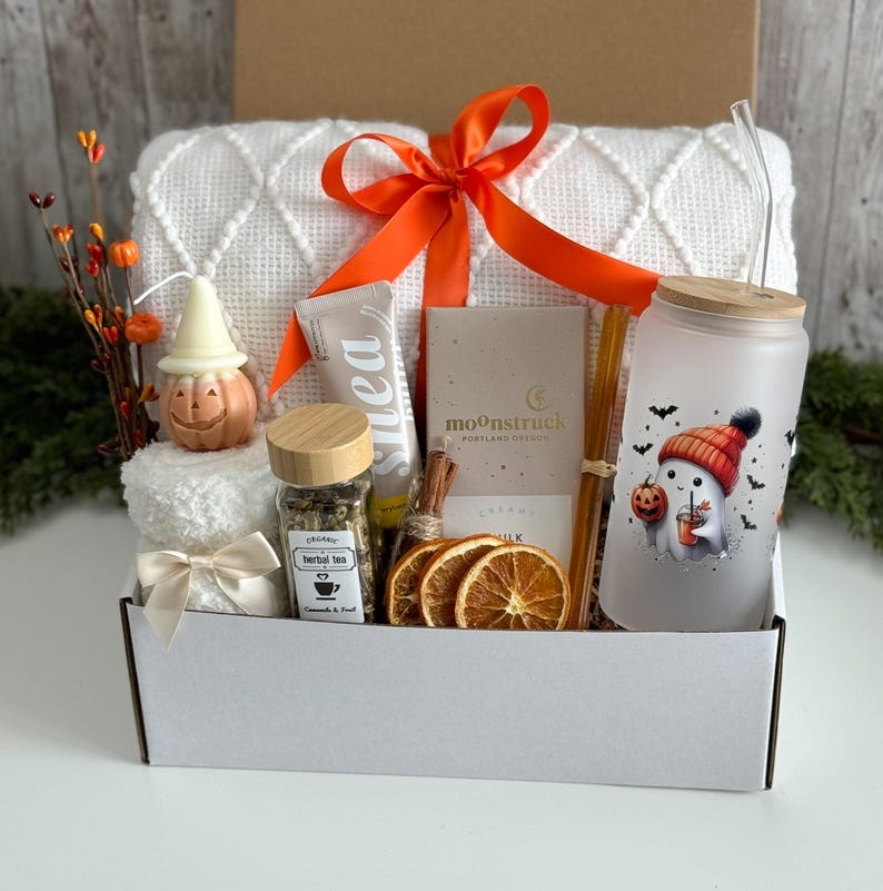 Hygge Pumpkin Fall Gift Box – Boo Basket for Her A cozy autumn gift box filled with warm touches, pumpkin scents, and relaxing fall items to bring hygge vibes to Halloween.