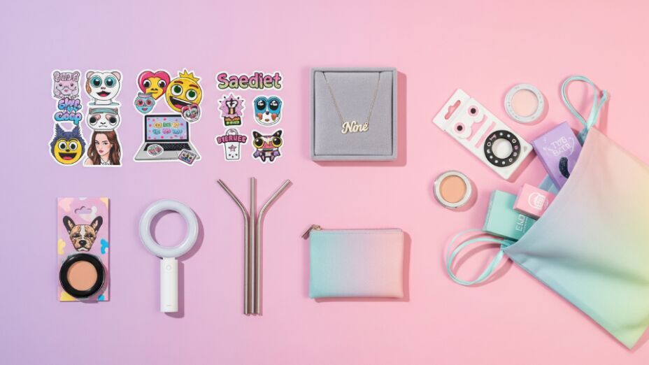 Trendy teen goodie bag ideas with laptop stickers, LED selfie light, reusable straws, and custom name jewelry
