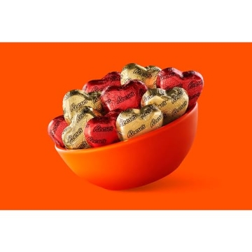 REESE'S Chocolate Peanut Butter Creme Hearts, Valentine's Candy Bag, 9.1 oz