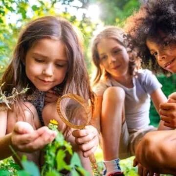 NANAOUS Magnifying Glass for Kids 10X 75 mm, Vintage Handheld Reading Hobbie Shatterproof Magnifying Lens for Book Lovers Seniors Scientists Inspection Insects