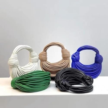 Chic Hand Bread Women's Clutch Fashionable Handbag