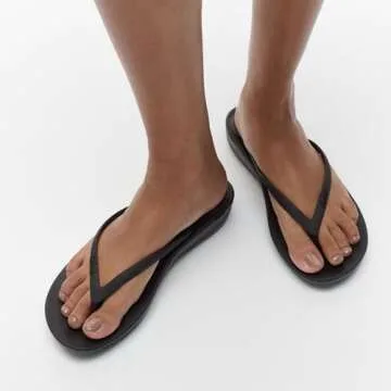 FitFlop Women's iQushion Flip-Flops for All-Day Comfort