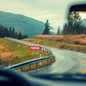 Barydat 8 Pcs Parking Sign with Stake 17 x 6 Inch Directional Arrow Corrugated Plastic Parking Signs for Event Left and Right Guest