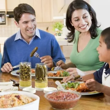 LANDNEOO 35oz Glass Pickle Jar with Strainer for Easy Retrieval