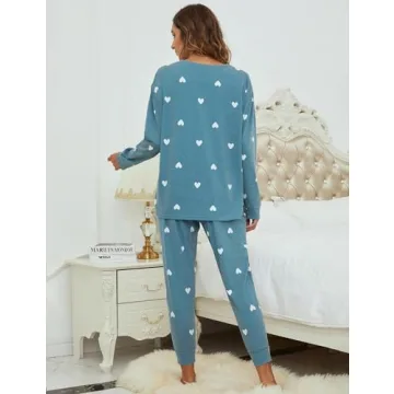 Cute Women's Pajama Set with Heart Print and Pockets