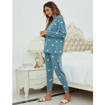 Cute Women's Pajama Set with Heart Print and Pockets