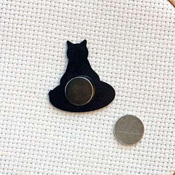 Stitching Assistant Orange Cat on Embroidery Hoop Enamel Needle Minder