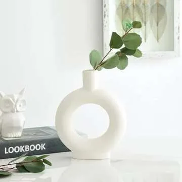 Elegant Geometric Vase for Home and Office Decor