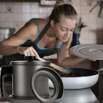 Cambom Bacon Grease Container with Fine Mesh Strainer, 1.3 L almost 6 Full Cups Iron Cooking Oil Can with Removable a Coaster Tray for Kitchen Fat Storage Black