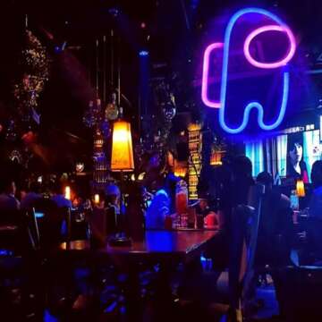 QiaoFei Alien Neon Sign Lights Astronaut with USB or Battery Operated for Kid's Room Bedroom Bar Restaurant Game Room Christmas Valentine's Day Birthday Party Gift LED Art Decoration Light.