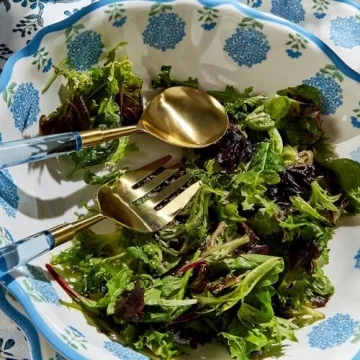 Two's Company Elegant Hydrangea Melamine Bowl - Durable & Lightweight