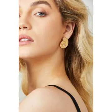 LILIE&WHITE Shell Earrings For Women With White Pearl Conch Studs Earrings Gold Shell Earrings Statement Earrings Gold Ocean Beach Earrings Chic Jewelry Present