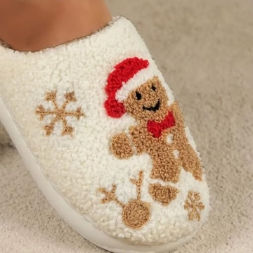 Cozy QIPILON Christmas Slippers for Festive Comfort