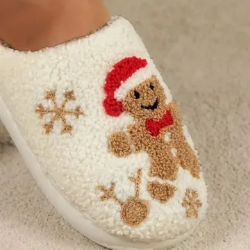 Cozy QIPILON Christmas Slippers for Festive Comfort