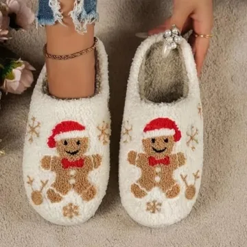 Cozy QIPILON Christmas Slippers for Festive Comfort