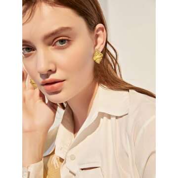 WOWORAMA Chunky Gold Conch Shell Earrings for Women