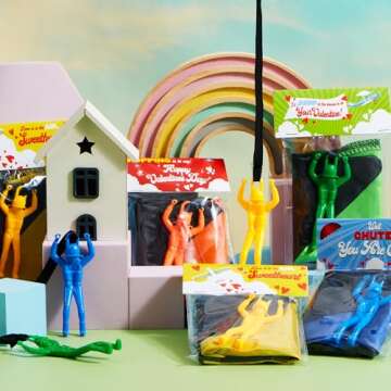 JOYIN 28 Pack Valentine's Day Parachute Toy with Cards, Army Soldiers Guys, No Battery Throwing Hand Toy for Kids Party Favor, Valentine’s Greeting Cards for Boys Girls