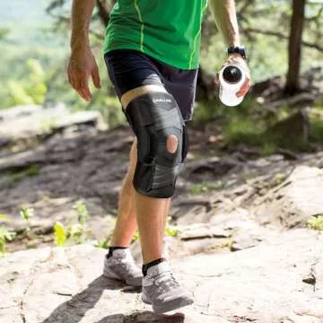 MUELLER Self Adjusting Hinged Knee Brace for Pain Relief