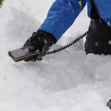 BCA Tracker 3 Avalanche Beacon & Rescue Probe Kit