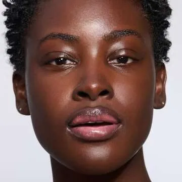 Clarins Natural Lip Perfector | Award-Winning | Sheer Finish Lip Plumping Gloss | Instant 3D Shine | Nourishing, Hydrating, Softening | Contains Natural Plant Extracts With Skincare Benefits