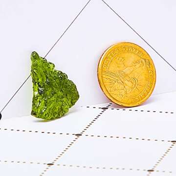 Artificial Moldavite Czech Meteorite Green Stone Irregular Shape Rough Crystal Energy Moldavite Pendants Irregular Shape Moldavite Multi-Functional Stone for DIY Jewelry Making, About 3 g