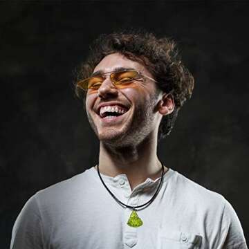 Artificial Moldavite Czech Meteorite Green Stone Irregular Shape Rough Crystal Energy Moldavite Pendants Irregular Shape Moldavite Multi-Functional Stone for DIY Jewelry Making, About 3 g