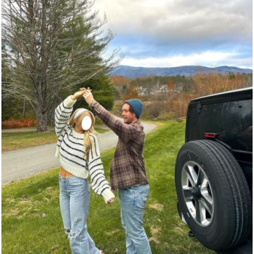 URKITTY Cropped Striped Sweater for Stylish Comfort