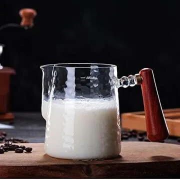 Thickened Hand Hammered Glass Creamer Pitcher with Wooden Handle 17Oz/500ML Coffee Milk Frothing Cup Clear Measuring Scale Espresso Machine Accessories for Milk Coffee Cappuccino Latte Art