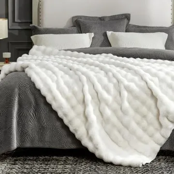 Cozy Bliss Faux Fur Throw Blanket for All Seasons Comfort