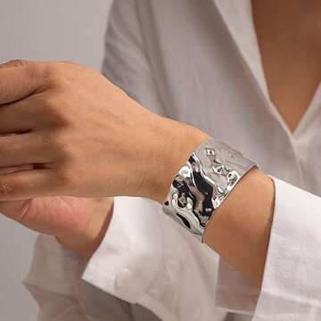 ENSKEFEN Hammered Silver Cuff Bracelet: Adjustable & Unique Design