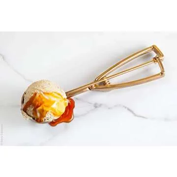 Callebaut Gold Chocolate 30.4% Cacao 88.16 Oz for Baking