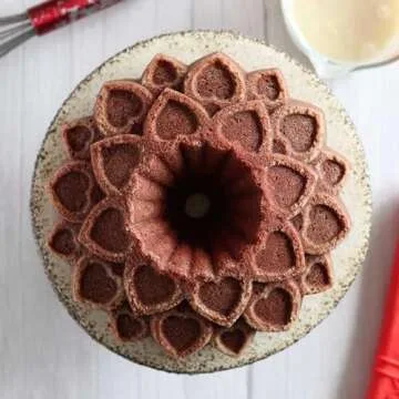 Baker's Secret Nonstick Fluted Cake Pan for Perfect Cakes