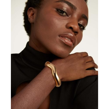 Elegant Joya Love Adjustable Gold Bangle Bracelet