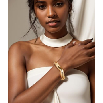 Elegant Joya Love Adjustable Gold Bangle Bracelet