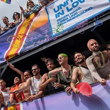 Pride Beads Stuff, Pride Necklace Accessories,100PCS 6 Kinds of LGBTQ Metallic Beads Necklace Bulk, Gay Lesbian Pride Necklace for Women Men, Costumes Decor for Pride Month Parade Throws Party Favors