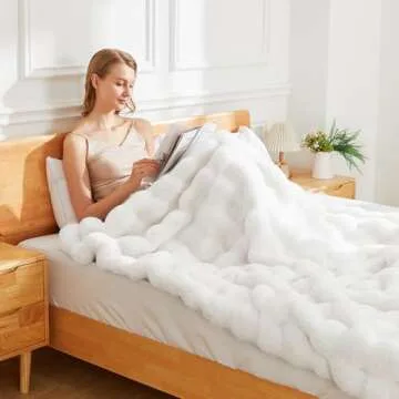 Latepis White Faux Fur Throw Blanket Cozy Bubble Blanket Soft Fuzzy Thick Living Room Blanket for Couch Sofa Bedroom Plush Warm Fluffy Blanket for All Seasons Luxury Throw Blanket 50x60 Inch, 860gsm