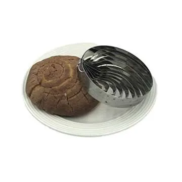 Concha cutter Mexican bread made of stainless steel, 4 inches in diameter with two patterns/Cortador de concha para pan mexicano de acero inoxidable, 10 centímetros de diámetro con dos patrones