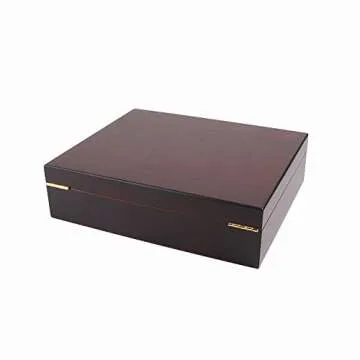 A Comely Cedar Wood Cigar Humidor with Hygrometer