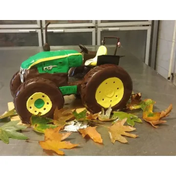 کیک سفارشی مدل تراکتور رومانی