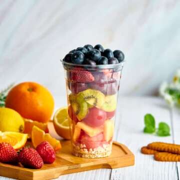 Lilymicky 60 Sets 24 oz Clear Plastic Cups With Flat Lids, 24 Ounce Disposable Drinking Cups With Lids for Ice Coffee, Smoothie, Slurpee, or Any Cold Drinks