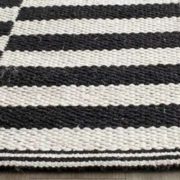 SAFAVIEH Montauk Collection Accent Rug - 4' x 6'