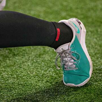 Injinji 2.0 Men's Sport Mini Crew Toesocks, Black, Large