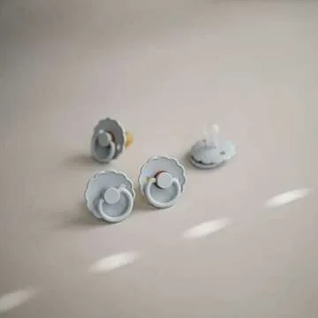 FRIGG Daisy Natural Rubber Baby Pacifier 0-6 Months 2-Pack