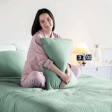 KASENTEX Quilt Mini Set-Stone Washed-Super Soft Bedspread - Lightweight Reversible Down Alternative Microfiber Fill - Machine Washable-Solid Colors, Full/Queen +2 Shams, Green