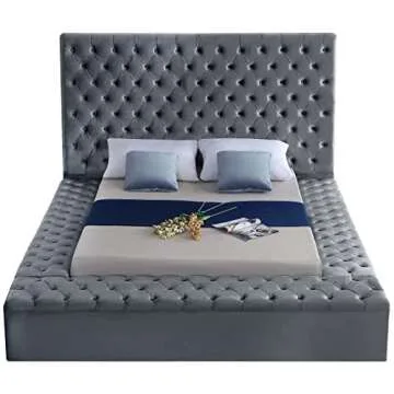 Meridian Furniture Bliss Collection Modern | Contemporary Velvet Upholstered Bed with Deep Button Tufting and Storage Compartments in Rails and Footboard, Gray, Queen