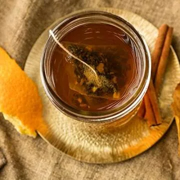 Harney and Sons Hot Cinnamon Spice, Bag of 50 Sachets, Black Tea w/Orange Pieces and Cloves (Pack of 1) (Packaging may vary)