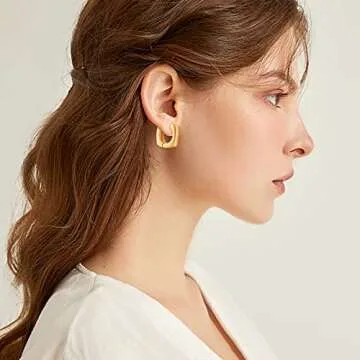 Small Gold Square Huggie Earrings Gold Hoop Earrings for Women Preppy Earrings Lightweight Chunky Gold Hoops Earrings for Gifts