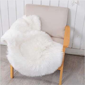HLZHOU Soft Faux Fur Rug White Sheepskin Chair Cover Seat Pad Shaggy Area Rugs for Bedroom Sofa Living Room Floor(2 x 3 Feet （60 x 90 cm） White)