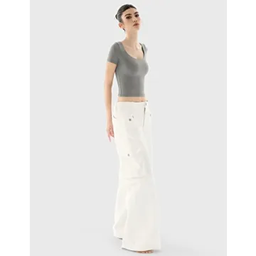 PUMIEY Women's Slim Fit Scoop Neck T-Shirt for Comfort and Style